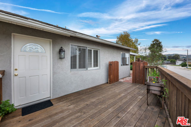 13480 Laurelhurst Road, Moorpark CA: https://media.crmls.org/mediaz/d1fef3eb-aa87-4e24-9cb3-cb9160719ed3.jpg