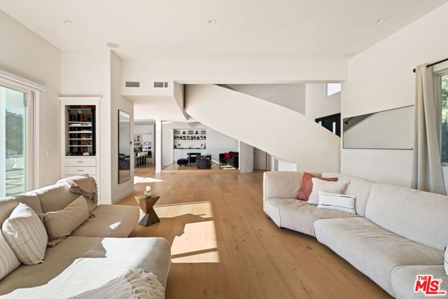 7868 Electra Drive, Los Angeles CA: https://media.crmls.org/mediaz/d1ff5ff8-0bcf-4c12-8538-95f81dbfbb48.jpg