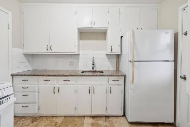 15 Kent Place, Menlo Park CA: https://media.crmls.org/mediaz/d1ff7deb-1386-46ab-ac8f-01e06d5b09ac.jpg