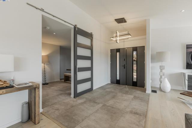 5 Sky Terrace, Danville CA: https://media.crmls.org/mediaz/d1ff9371-73ca-465e-bd4c-580d58cfca36.jpg