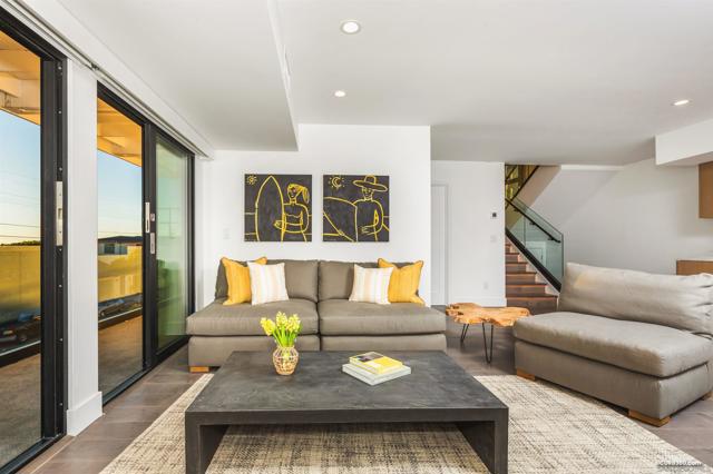 5527 Calumet Ave, La Jolla CA: https://media.crmls.org/mediaz/d1ffdc15-08a4-4503-98f6-93e4dc44bdef.jpg