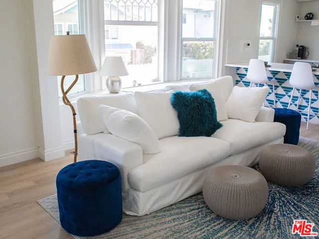 58 Paloma Avenue, Venice CA: https://media.crmls.org/mediaz/d20003af-0859-4649-9d69-d46d915312e4.jpg
