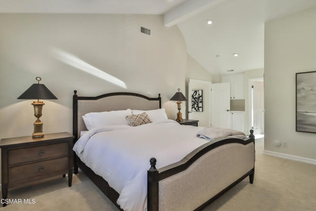 2328 Otono Circle, Thousand Oaks CA: https://media.crmls.org/mediaz/d2008c00-d2ae-43f9-a2b4-1490b93e7e12.jpg
