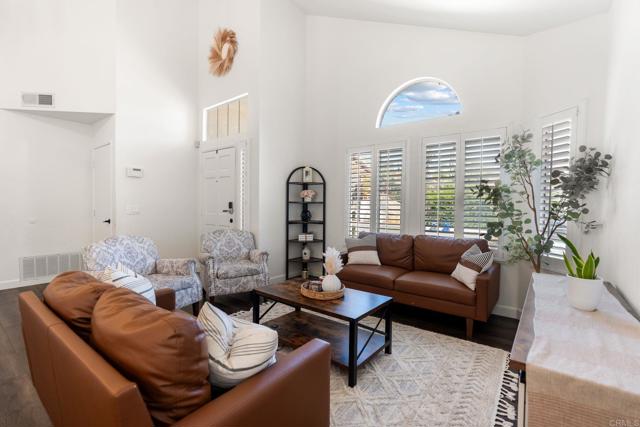 Detail Gallery Image 12 of 43 For 1378 Corte Lira, San Marcos,  CA 92069 - 4 Beds | 3 Baths