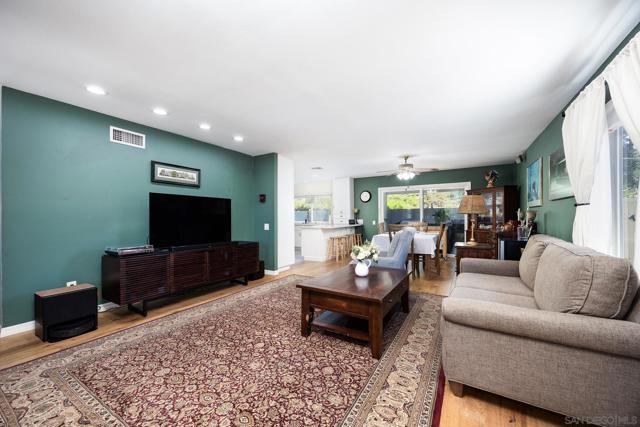 14543 High Pine St, Poway CA: https://media.crmls.org/mediaz/d2015857-7883-44ba-b756-cefec71da241.jpg