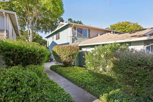1042 Mohr Ln, Concord CA: https://media.crmls.org/mediaz/d201da15-67fa-40bb-b8d5-88e15bed22ad.jpg