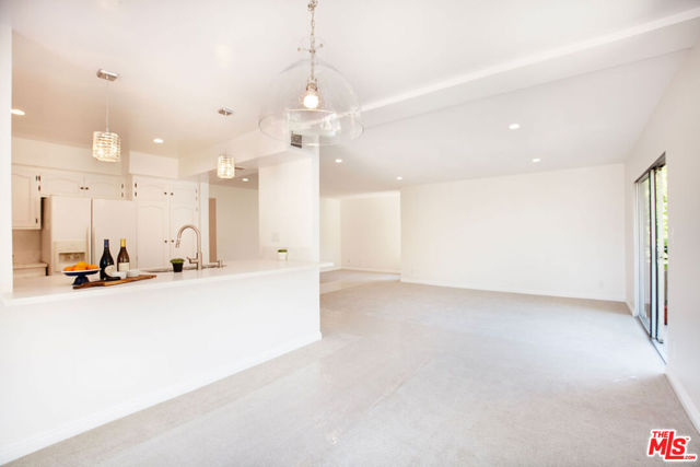 6752 Hillpark Drive, Los Angeles CA: https://media.crmls.org/mediaz/d202018f-2139-414d-ad40-6bad74fa3628.jpg