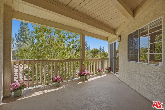 675 Oak Run Trail, Oak Park CA: https://media.crmls.org/mediaz/d2022412-9daf-4436-b3ea-4bbcca245235.jpg