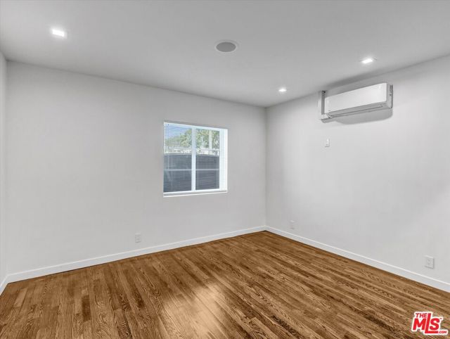 754 N Croft Avenue, Los Angeles CA: https://media.crmls.org/mediaz/d20235e3-11f5-4f8c-a5c2-d1fc4e70a51a.jpg