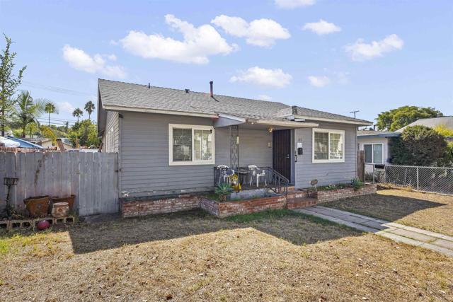 127 W 5Th Avenue, Escondido CA: https://media.crmls.org/mediaz/d20279a9-3ea9-4f9b-91d0-76b8405caf31.jpg