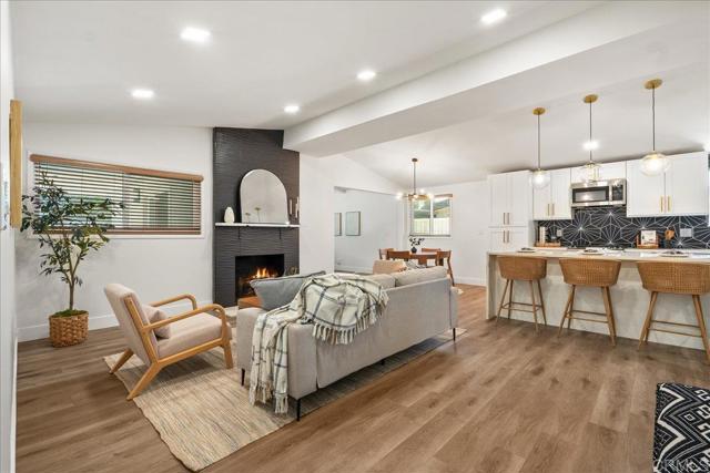 Detail Gallery Image 2 of 35 For 9163 Fermi Ave, San Diego,  CA 92123 - 5 Beds | 3 Baths