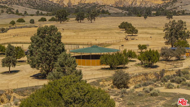 29433 Highway 33 Highway, Maricopa CA: https://media.crmls.org/mediaz/d202c39b-26bf-4c40-8186-c03b97b73d52.jpg