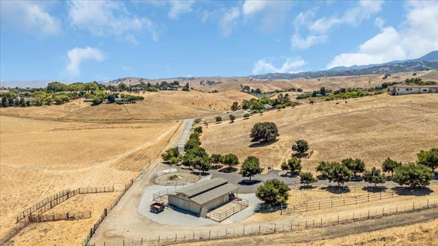 275 Nicholson Drive, Hollister CA: https://media.crmls.org/mediaz/d202c4a9-1559-4d1b-8e6d-9e2f8d3c5037.jpg