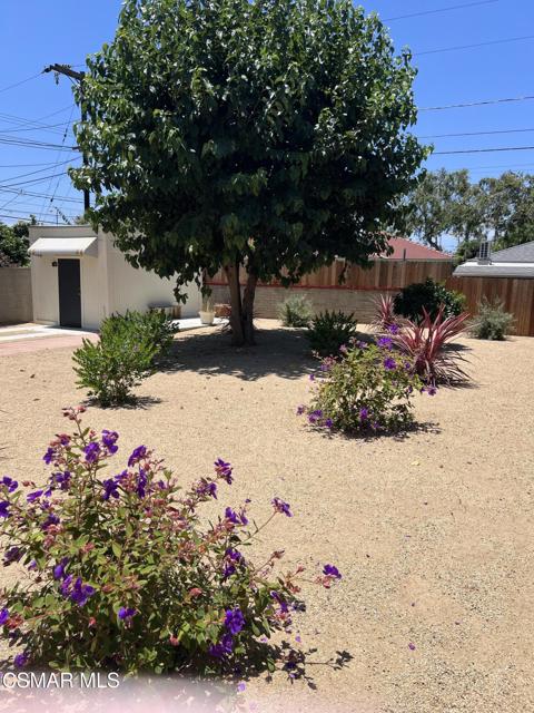 4049 Colonial Avenue, Los Angeles CA: https://media.crmls.org/mediaz/d202f103-f915-4d4c-bc43-983116d90fd2.jpg