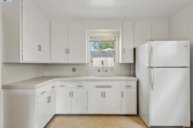 21032 Baker Rd, Castro Valley CA: https://media.crmls.org/mediaz/d203673c-0f16-437c-b5b9-efe8042b0eeb.jpg