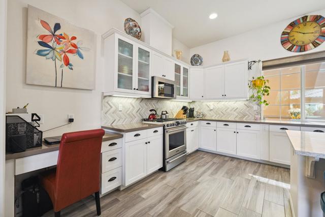 4017 Via Fragante, Palm Desert CA: https://media.crmls.org/mediaz/d20390d6-34fd-49b7-a573-66f34a1950dc.jpg