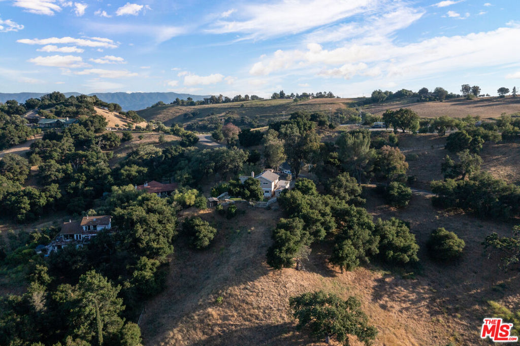 https://media.crmls.org/mediaz/d20440b1-1b13-4c39-875c-509cb8348776.jpg?preset=X-Large