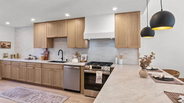 15662 Via Calanova, San Diego CA: https://media.crmls.org/mediaz/d2050bfc-eaa1-4c87-9f31-64bfc531746d.jpg