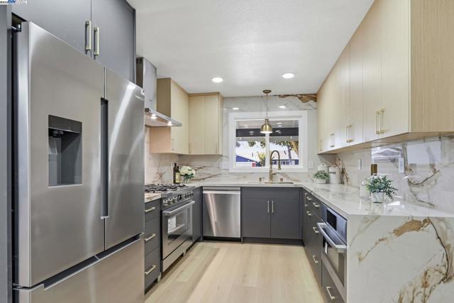 32252 Coronation dr, Union City CA: https://media.crmls.org/mediaz/d20536fb-3aa2-49dc-9b4a-8822ce1bd2ff.jpg