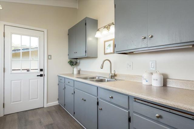 815 Edgemar Avenue, Pacifica CA: https://media.crmls.org/mediaz/d205451d-3557-4eaa-89b0-59e27c359f55.jpg