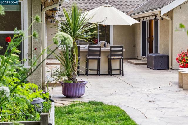 1450 Finley Ln, Alamo CA: https://media.crmls.org/mediaz/d205c180-dd85-4ab3-b730-8a5d3f878bc0.jpg
