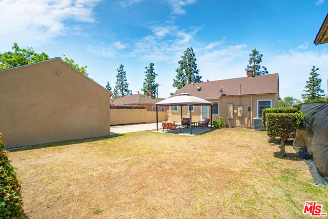 9710 Crenshaw Boulevard, Inglewood CA: https://media.crmls.org/mediaz/d20627e1-ec40-4bbb-af2f-89733d884b9d.jpg
