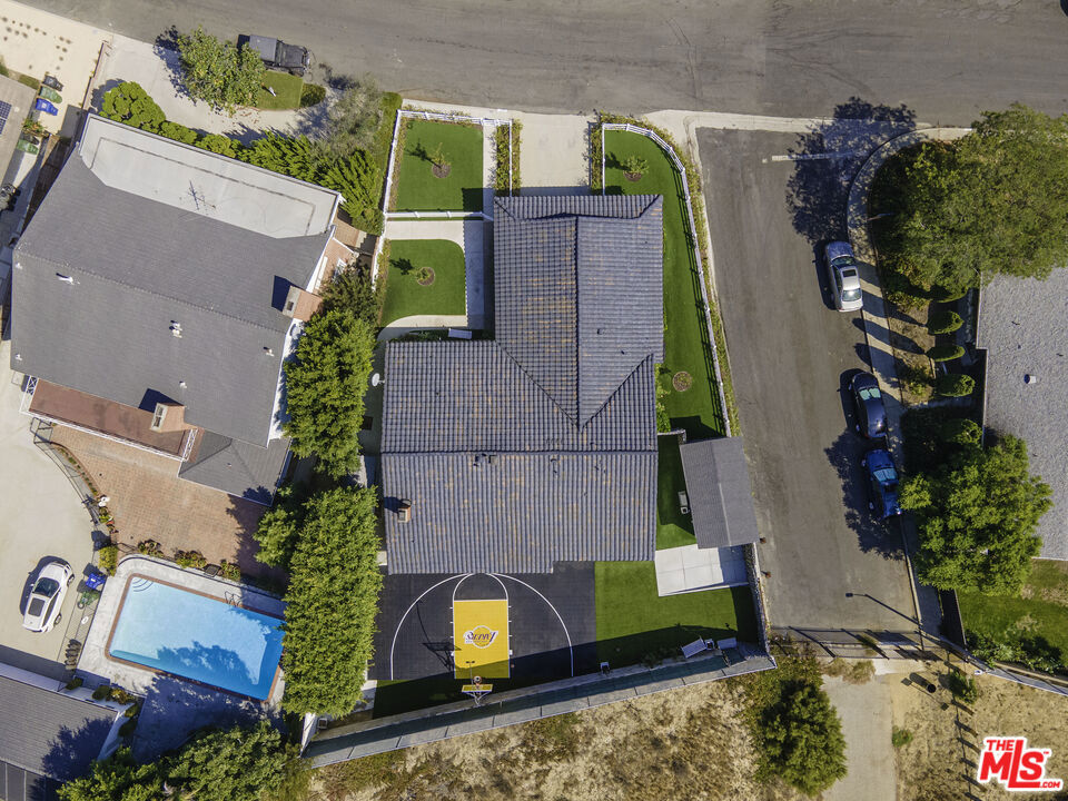 https://media.crmls.org/mediaz/d20653d3-4307-48a5-8c0b-582abd04a6b5.jpg?preset=X-Large