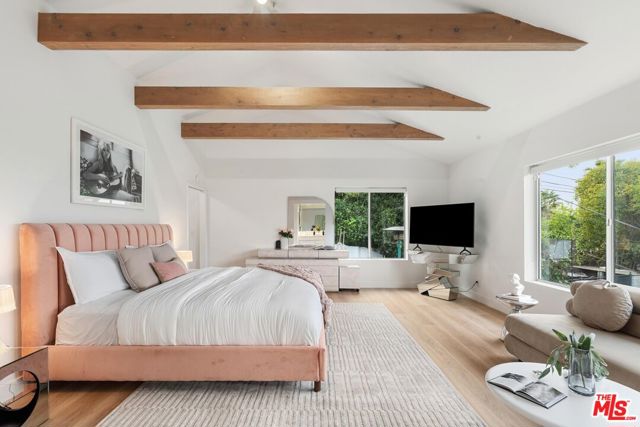4041 Davana Road, Sherman Oaks CA: https://media.crmls.org/mediaz/d20691cf-7df7-4d32-8710-bec678bee89e.jpg