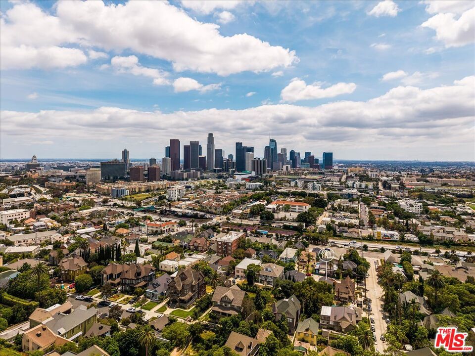 https://media.crmls.org/mediaz/d206d585-b637-4f42-acec-a240a98cdf43.jpg?preset=X-Large