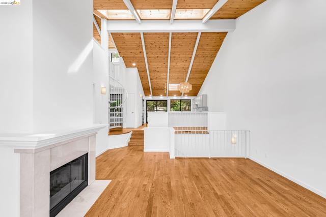 1881 Grand View Drive, Oakland CA: https://media.crmls.org/mediaz/d2070062-4d45-44d5-a9a2-a2764797cd1e.jpg