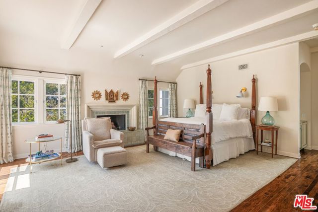 11982 Brentridge Lane, Los Angeles CA: https://media.crmls.org/mediaz/d207cf44-a354-4003-a657-9504de90064a.jpg