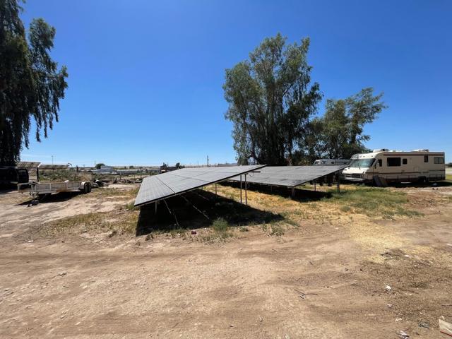 3550 W Hobson Way, Blythe CA: https://media.crmls.org/mediaz/d208525c-de3f-489a-996a-c353bd49f893.jpg