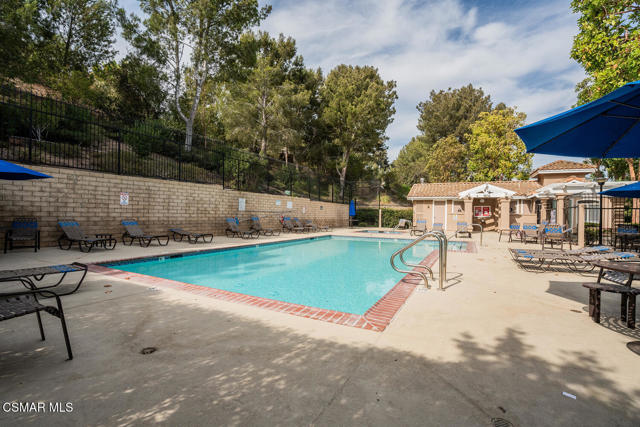 676 Buenos Tiempos Drive, Camarillo CA: https://media.crmls.org/mediaz/d2088135-caa0-4bff-9e04-3e2ae7c759ab.jpg