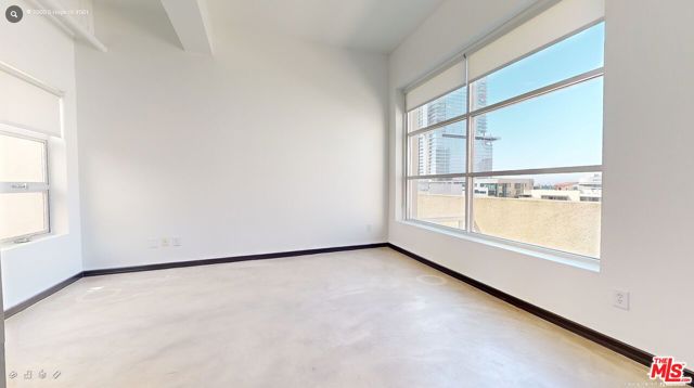1000 S Hope Street, Los Angeles CA: https://media.crmls.org/mediaz/d208a8b8-226c-43e2-81b7-948f815381ce.jpg