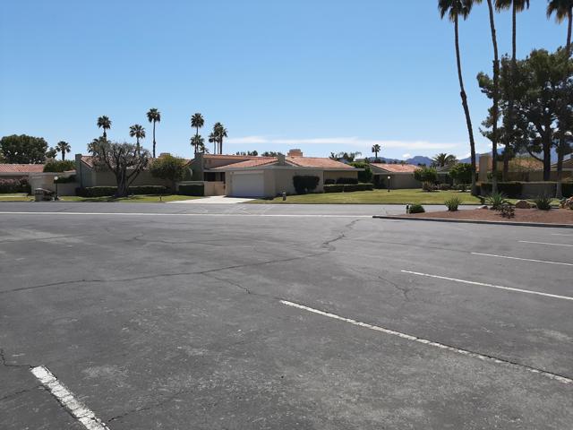 72385 Beverly Way, Rancho Mirage CA: https://media.crmls.org/mediaz/d208c2e3-69dd-4c39-838f-09ea0348f904.jpg
