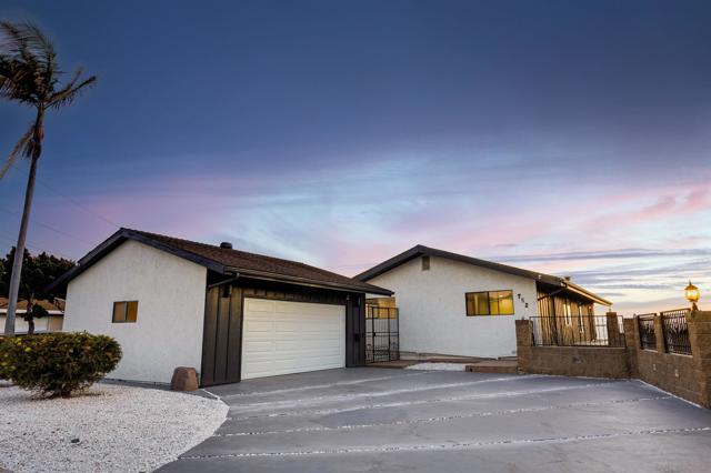 752 Monserate Ave, Chula Vista CA: https://media.crmls.org/mediaz/d208d115-9767-4199-b5af-0c677f6938d6.jpg