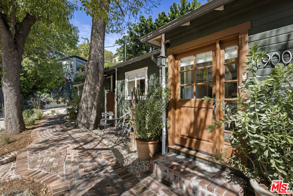 4900 Glenalbyn Drive