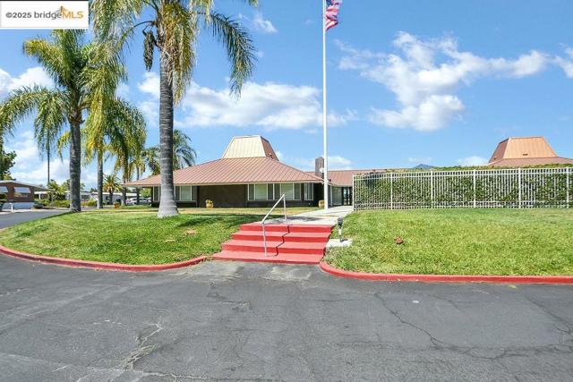 237 Aloha Way, Pittsburg CA: https://media.crmls.org/mediaz/d20929b0-f44a-43a4-9413-96c3384cd9cd.jpg