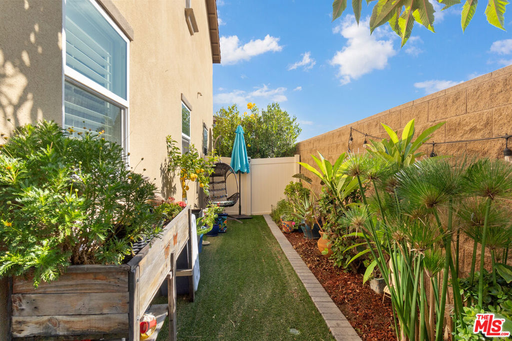 https://media.crmls.org/mediaz/d209c23e-60c1-448f-b549-1944eec9beee.jpg?preset=X-Large
