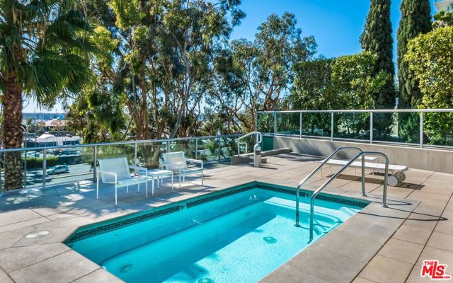 13600 Marina Pointe Drive, Marina del Rey CA: https://media.crmls.org/mediaz/d20a1661-0cb3-4641-9b38-d23a164663c1.jpg
