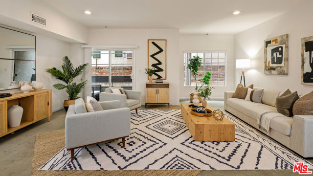10627 Ashton Avenue, Los Angeles CA: https://media.crmls.org/mediaz/d20a739c-c3db-4e8d-8aa9-26e454c4ef4d.jpg