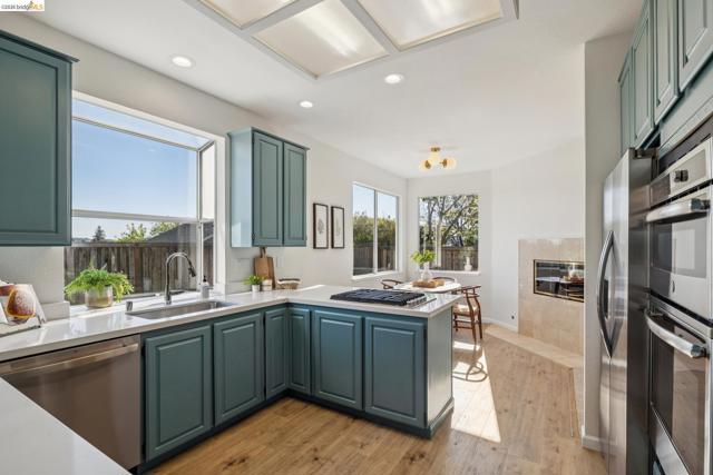 2004 Fries Ct, Martinez CA: https://media.crmls.org/mediaz/d20ad3d2-90ee-4836-bc80-6532bbd68c5f.jpg