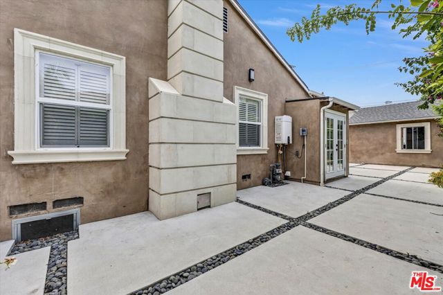 13964 La Maida Street, Sherman Oaks CA: https://media.crmls.org/mediaz/d20ae617-feb8-41d2-a163-94943d771e24.jpg