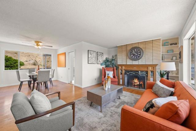 423 Riviera Drive, Union City CA: https://media.crmls.org/mediaz/d20b4870-bd6b-40f5-b992-bb73ec3d6b83.jpg