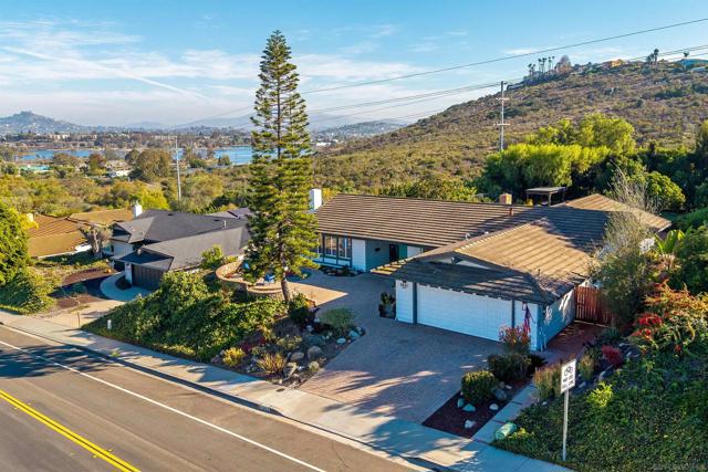 6641 Murray Park Dr, San Diego CA: https://media.crmls.org/mediaz/d20bba34-a692-41c7-b740-3f0e8b89ab38.jpg