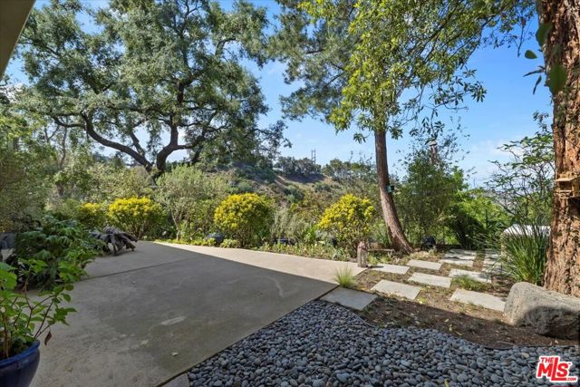 8809 Appian Way, Los Angeles CA: https://media.crmls.org/mediaz/d20c0c7f-a698-4f01-ae9b-01194fabfbf3.jpg