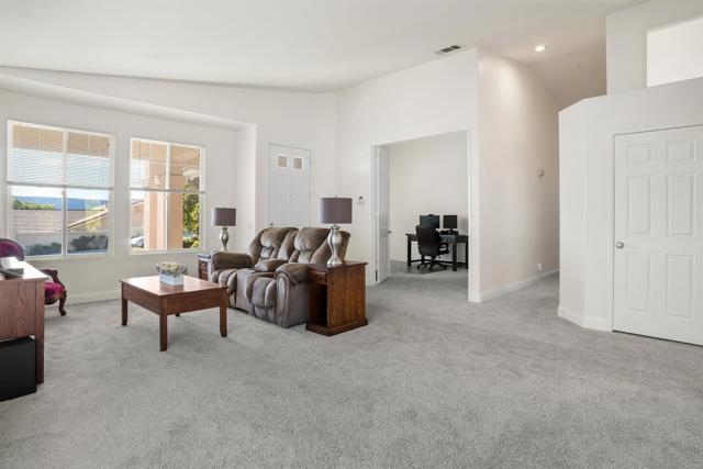 Detail Gallery Image 6 of 48 For 1 Corte Rossa, Lake Elsinore,  CA 92532 - 4 Beds | 2/1 Baths