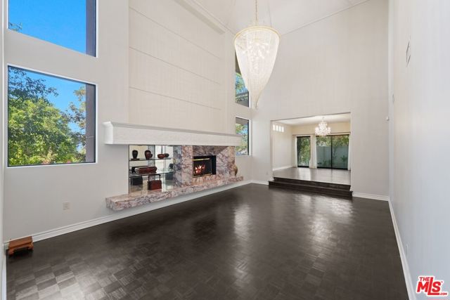 15656 Crownridge Place, Sherman Oaks CA: https://media.crmls.org/mediaz/d20cc67f-d7b8-42c1-ae81-4e468cad99a5.jpg