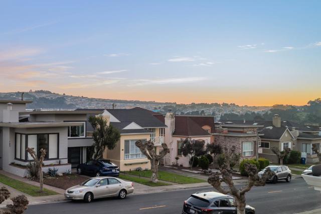 164 Wilshire Avenue, Daly City CA: https://media.crmls.org/mediaz/d20d5e41-8a1d-4027-9b56-690935b6aba6.jpg