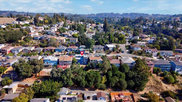 9401 Castlewood Street, Oakland CA: https://media.crmls.org/mediaz/d20d6bc7-39a7-4e63-b05e-f7868c92ed29.jpg